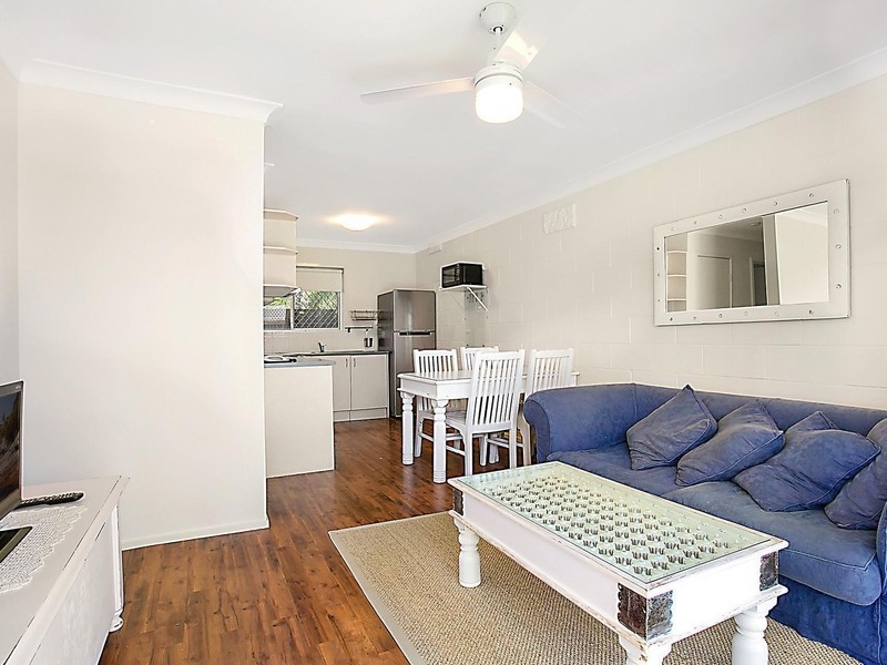 2/26 Cronin Avenue, Main Beach QLD 4217