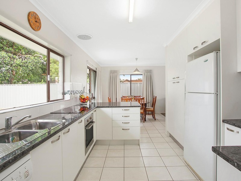 8 Inveray Avenue, Benowa QLD 4217