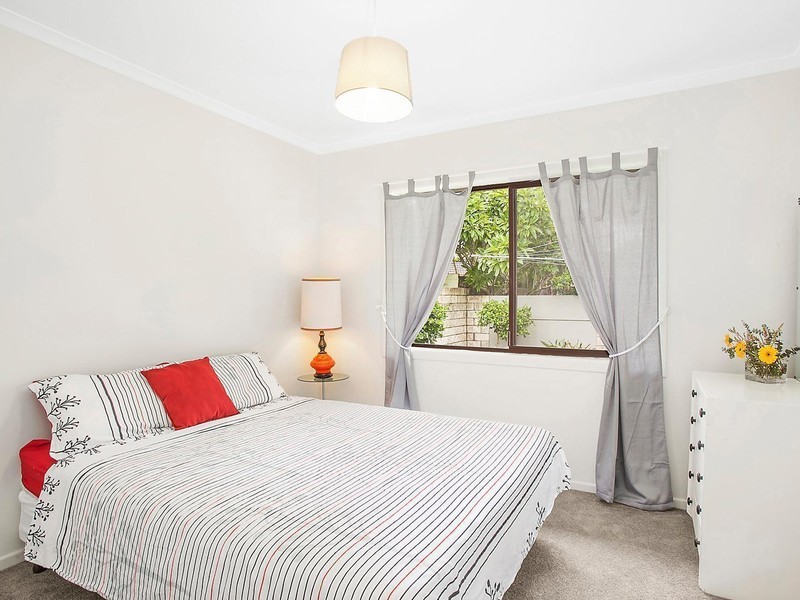 8 Inveray Avenue, Benowa QLD 4217