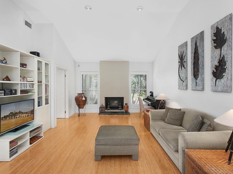 64 Riverdowns Crescent, Helensvale QLD 4212