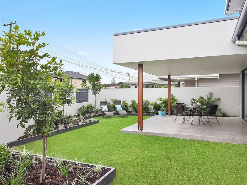 2A Mallawa Drive, Palm Beach QLD 4221