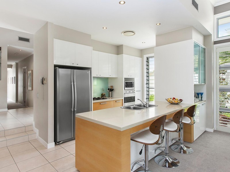 2823 Gracemere Circuit East, Hope Island QLD 4212