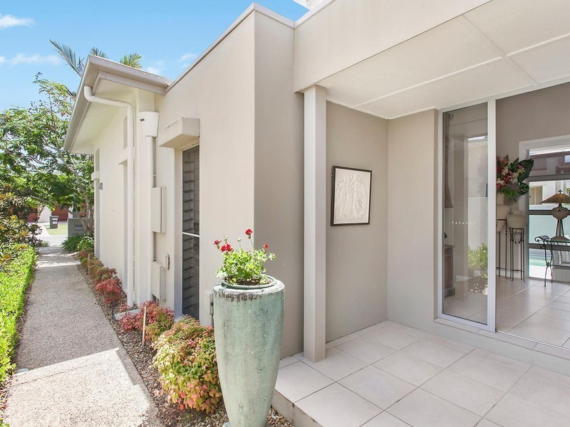 2823 Gracemere Circuit East, Hope Island QLD 4212