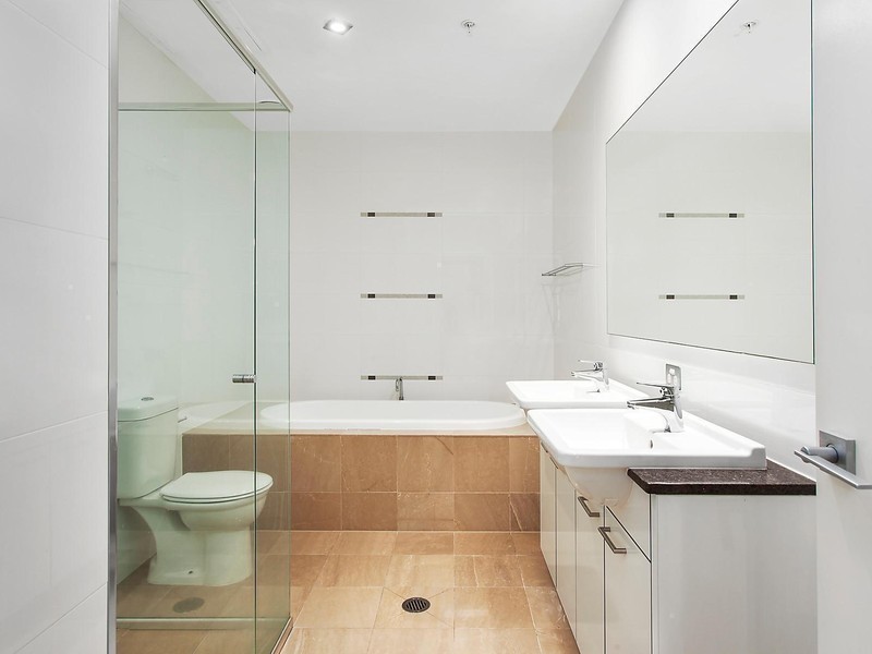 2404/22 Surf Parade, Broadbeach QLD 4218