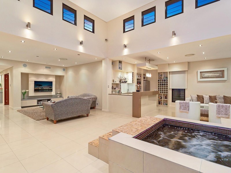 48 Cronin Avenue, Main Beach QLD 4217