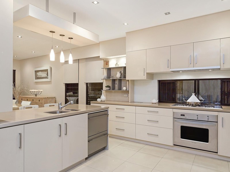 48 Cronin Avenue, Main Beach QLD 4217
