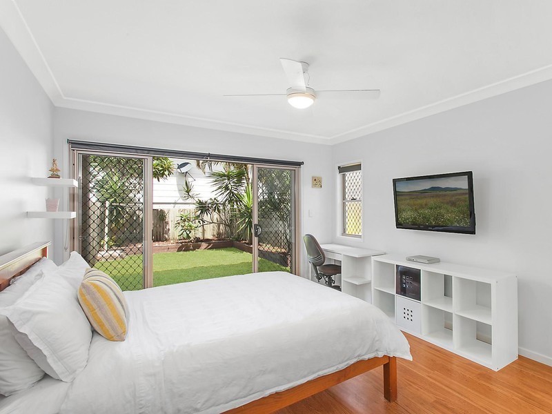 2/30 Dawn Parade, Miami QLD 4220