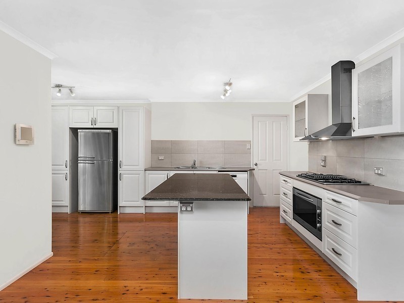 17 Edward Street, Labrador QLD 4215