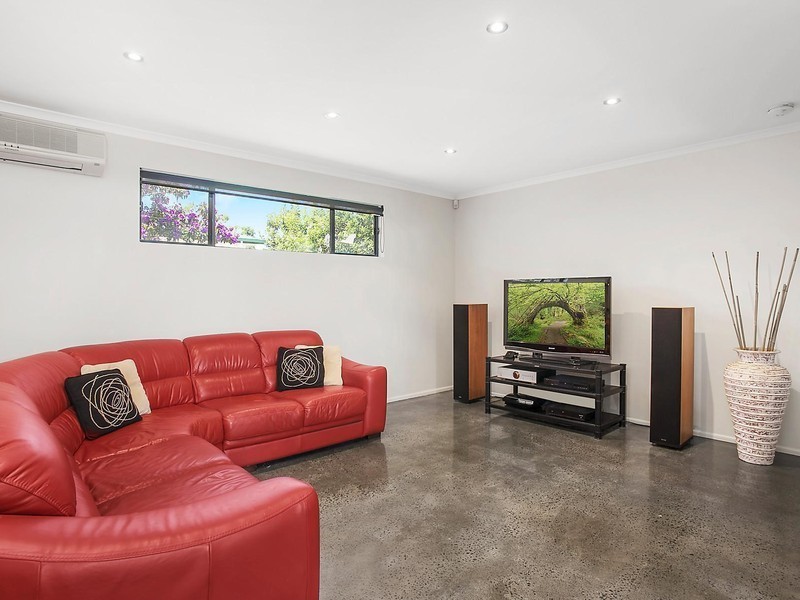 17 Edward Street, Labrador QLD 4215