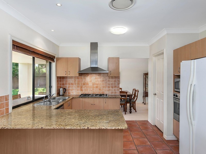 9/16 Cascade Avenue, Benowa QLD 4217