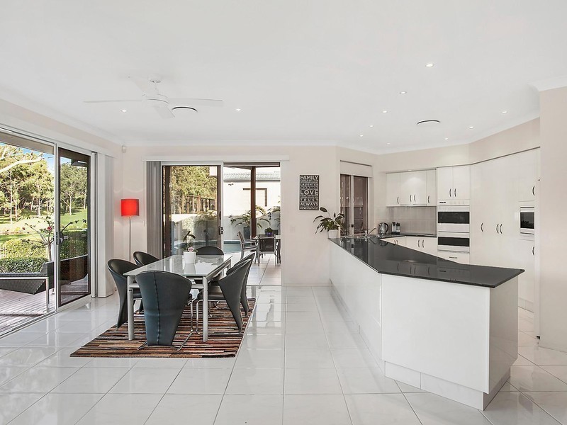 16 Canada Place, Arundel QLD 4214