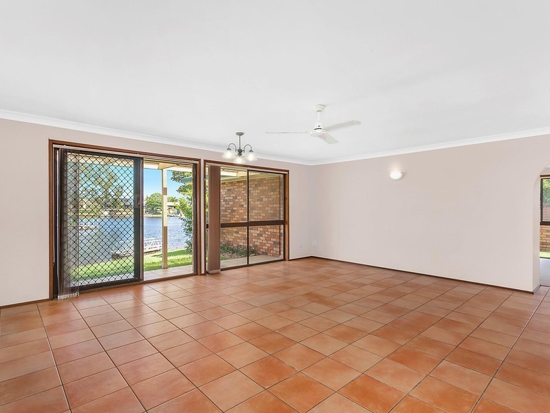 8 Nootka Court, Broadbeach Waters QLD 4218