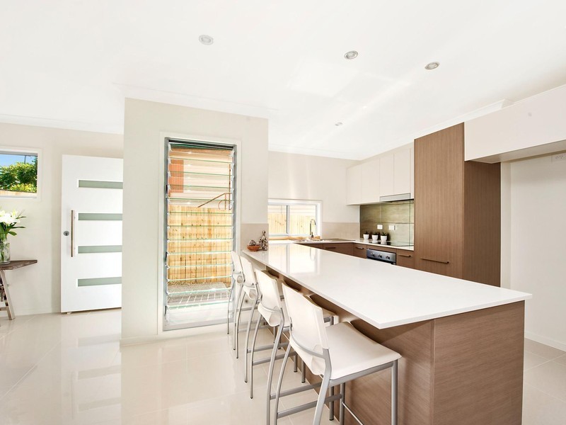 2/87 Pohlman Street, Southport QLD 4215