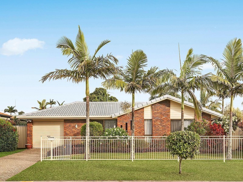 4 Tradewinds Avenue, Paradise Point QLD 4216