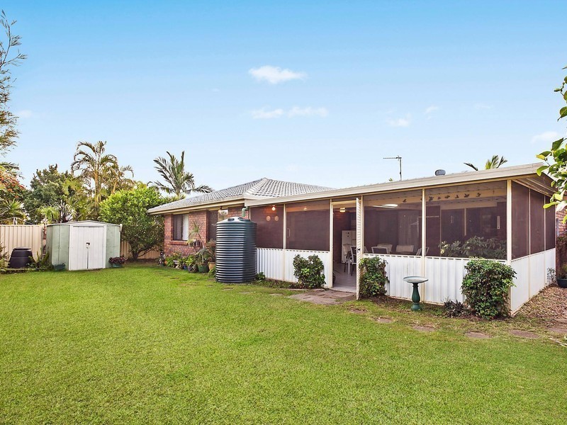 4 Tradewinds Avenue, Paradise Point QLD 4216
