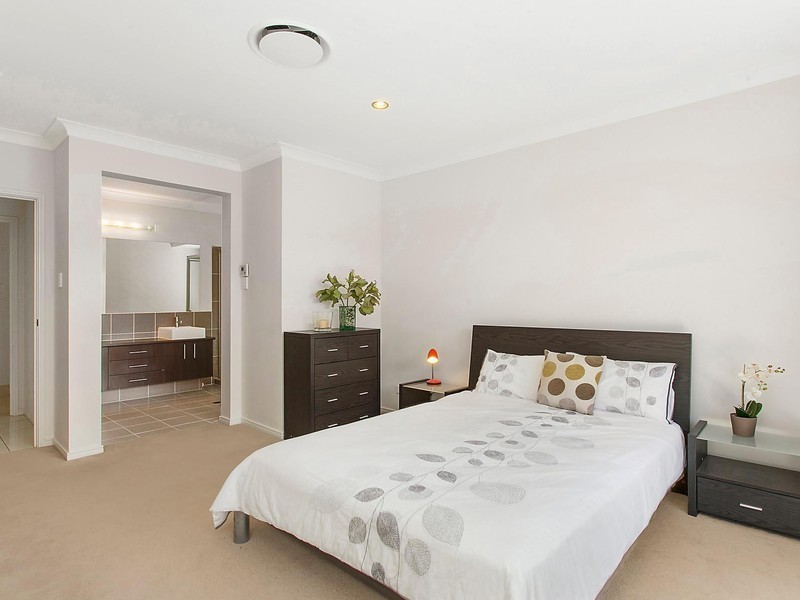 24 Iridium Drive, Hope Island QLD 4212