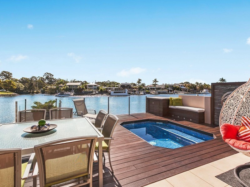 2/181 Stanhill Drive, Surfers Paradise QLD 4217