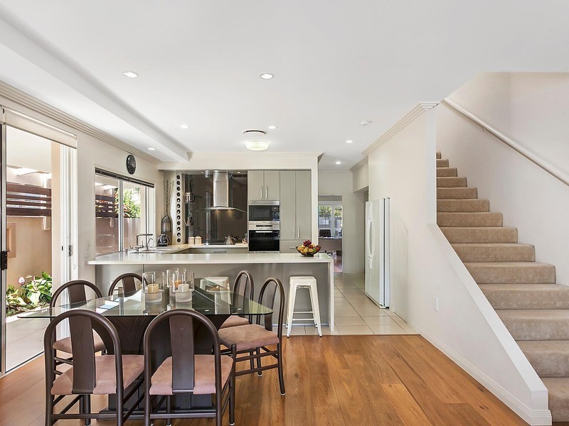 2/181 Stanhill Drive, Surfers Paradise QLD 4217