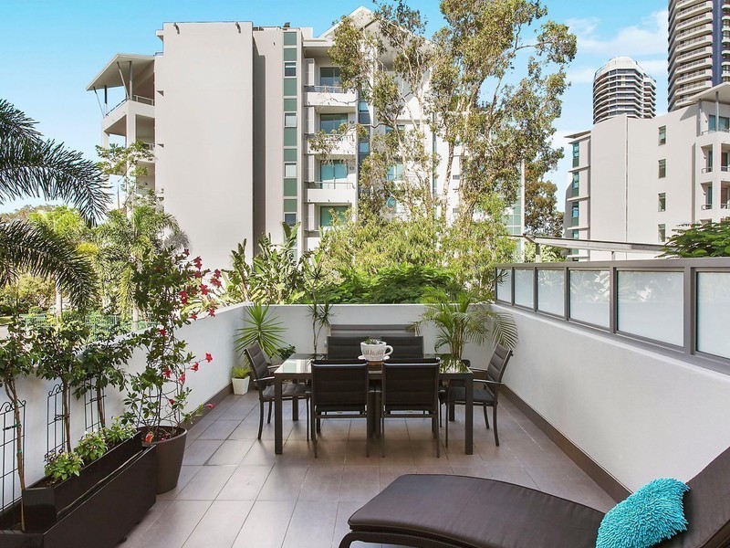 Unit 6i/28 Bayview Street, Runaway Bay QLD 4216