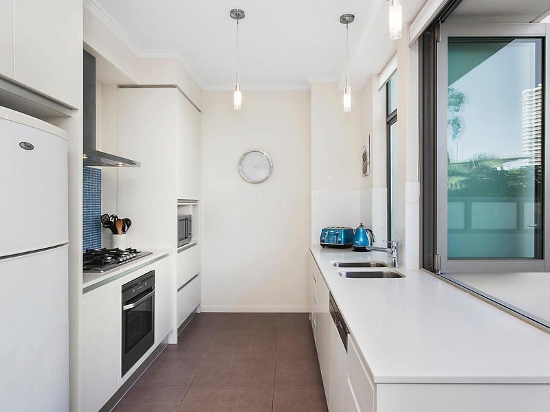 Unit 6i/28 Bayview Street, Runaway Bay QLD 4216