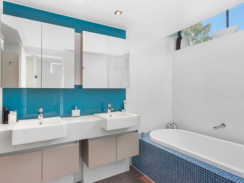 Unit 6i/28 Bayview Street, Runaway Bay QLD 4216