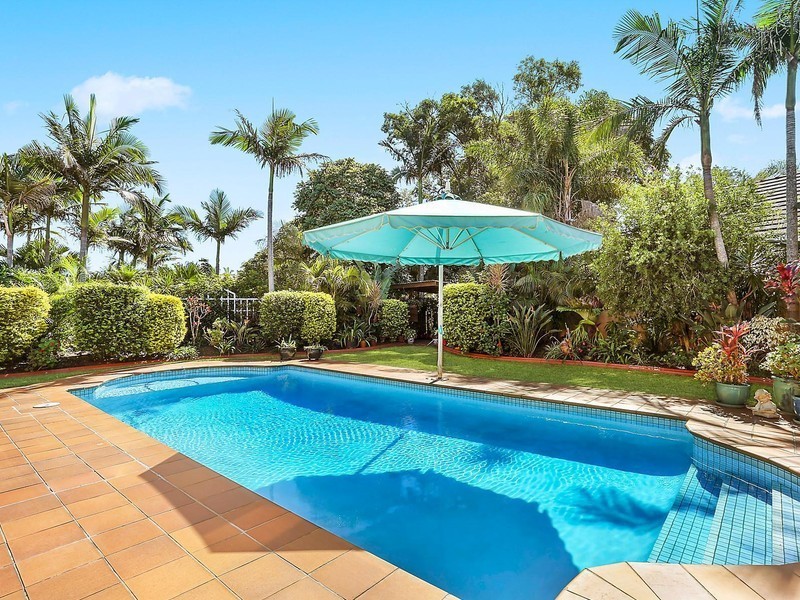 121 Santa Cruz Boulevard, Clear Island Waters QLD 4226