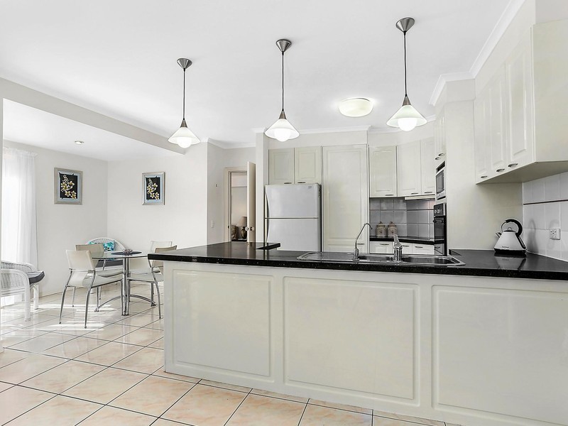 121 Santa Cruz Boulevard, Clear Island Waters QLD 4226