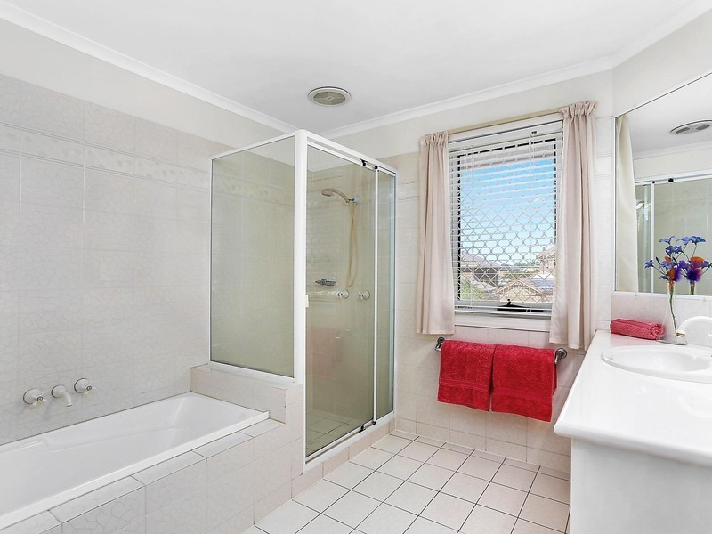 121 Santa Cruz Boulevard, Clear Island Waters QLD 4226