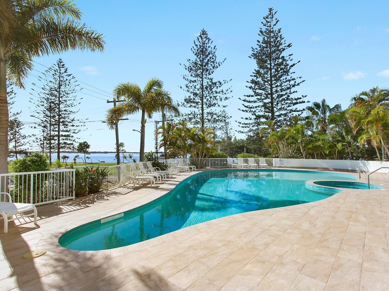 1403/182 Marine Parade, Labrador QLD 4215