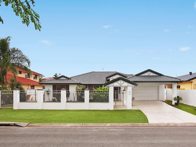 21 Deborah Avenue, Benowa Waters QLD 4217