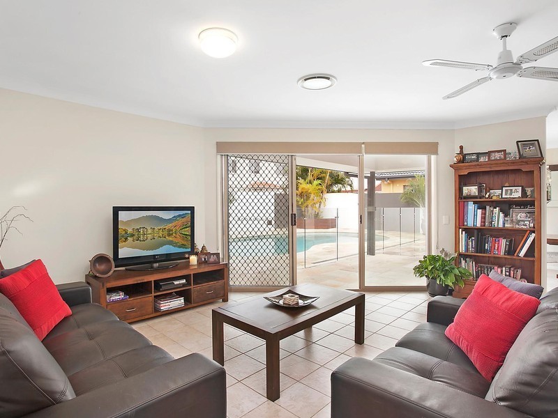 21 Deborah Avenue, Benowa Waters QLD 4217