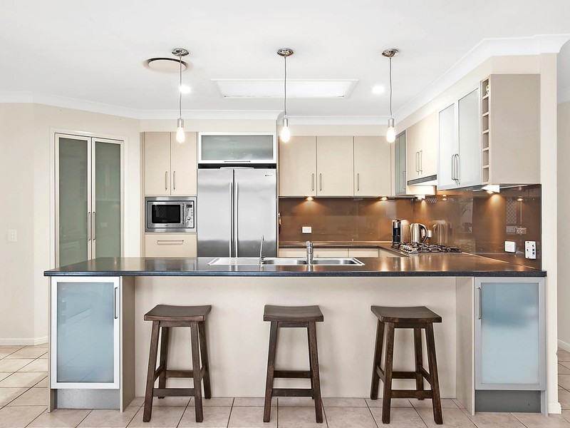 21 Deborah Avenue, Benowa Waters QLD 4217