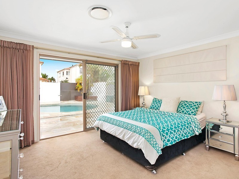 21 Deborah Avenue, Benowa Waters QLD 4217