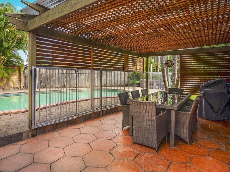 4 Allamanda Grove, Bundall QLD 4217