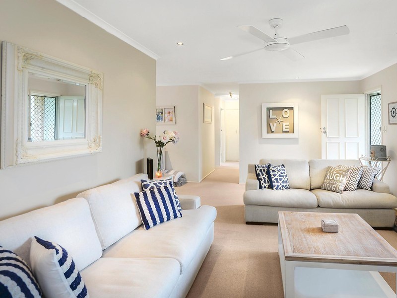 4 Allamanda Grove, Bundall QLD 4217