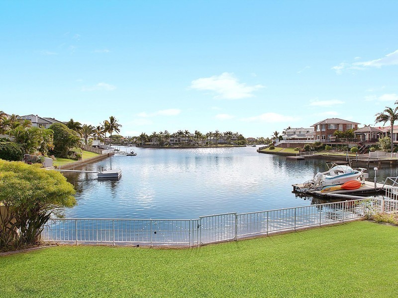 379 Rio Vista Boulevard, Mermaid Waters QLD 4218