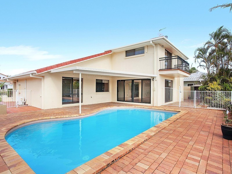 379 Rio Vista Boulevard, Mermaid Waters QLD 4218