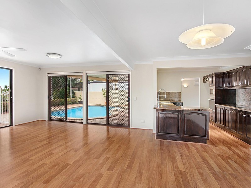 379 Rio Vista Boulevard, Mermaid Waters QLD 4218