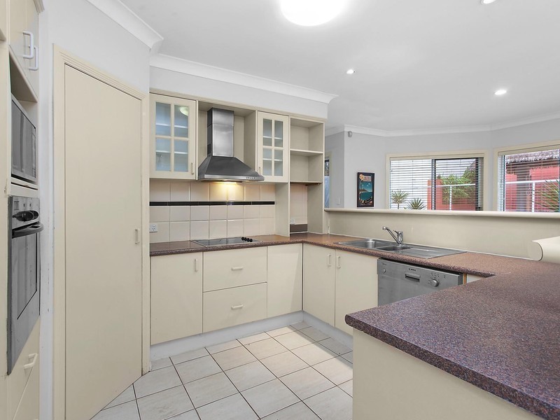 47 Canada Place, Arundel QLD 4214