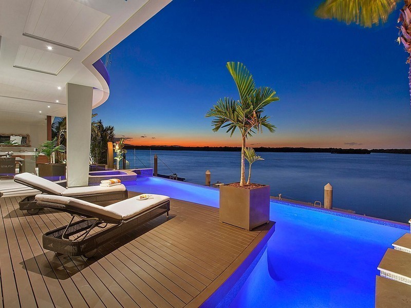 7 Knightsbridge Parade West, Sovereign Islands QLD 4216