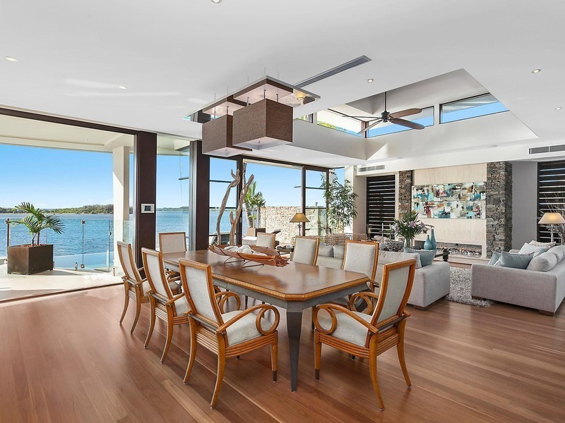 7 Knightsbridge Parade West, Sovereign Islands QLD 4216