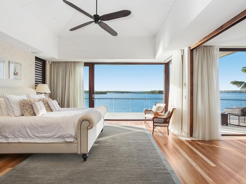 7 Knightsbridge Parade West, Sovereign Islands QLD 4216