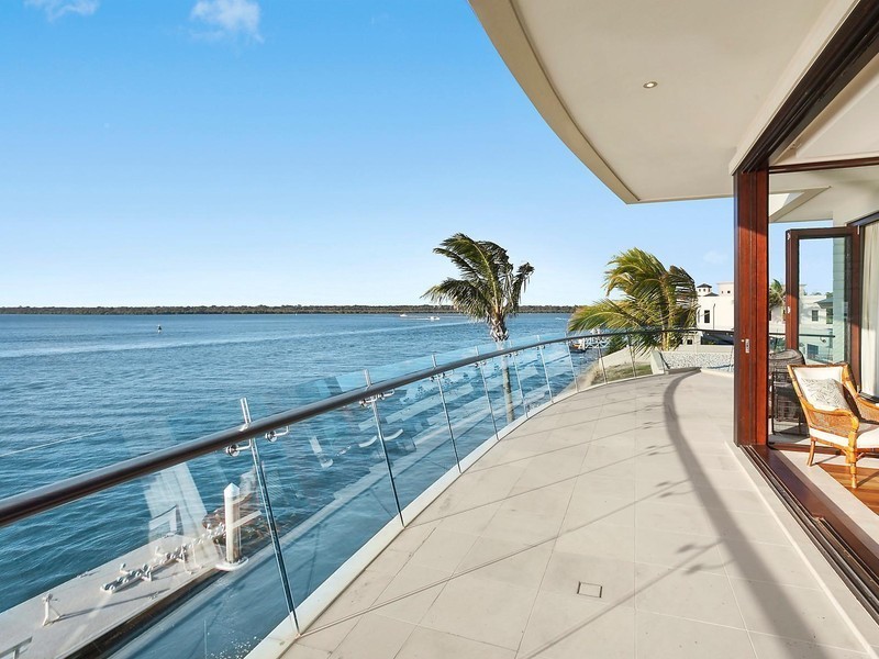 7 Knightsbridge Parade West, Sovereign Islands QLD 4216