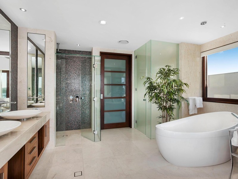 7 Knightsbridge Parade West, Sovereign Islands QLD 4216