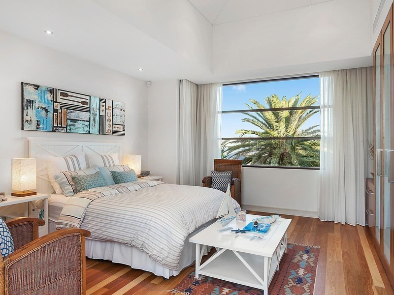 7 Knightsbridge Parade West, Sovereign Islands QLD 4216