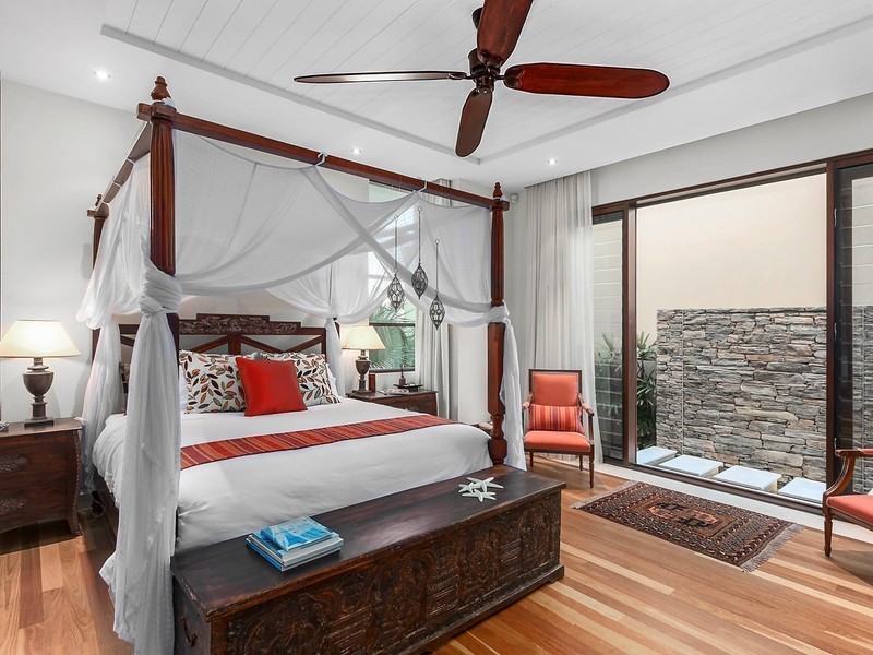 7 Knightsbridge Parade West, Sovereign Islands QLD 4216