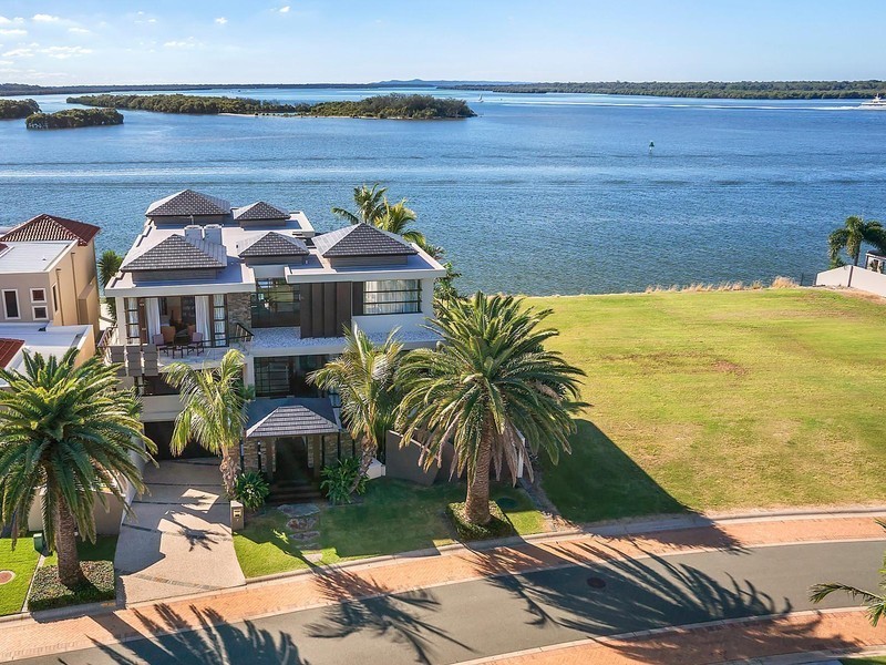 7 Knightsbridge Parade West, Sovereign Islands QLD 4216