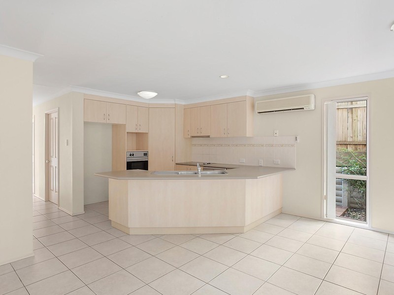 16 Oakridge Place, Molendinar QLD 4214
