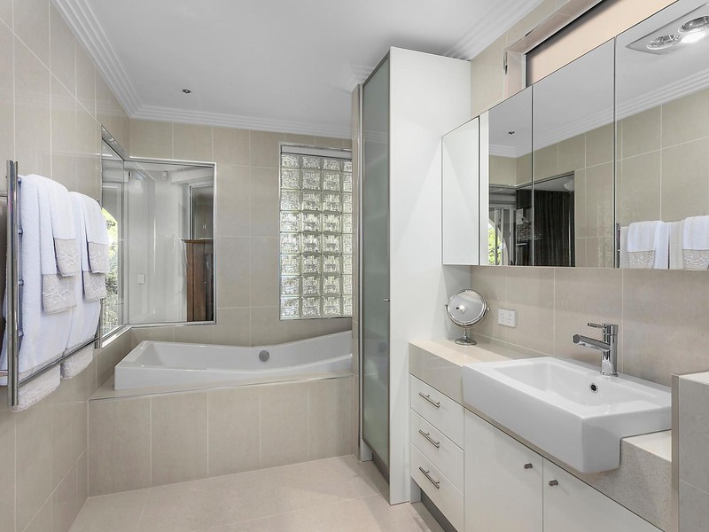 1/42 Tedder Avenue, Main Beach QLD 4217