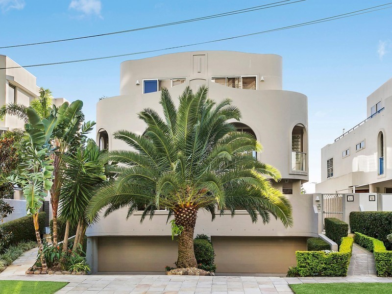 1/42 Tedder Avenue, Main Beach QLD 4217